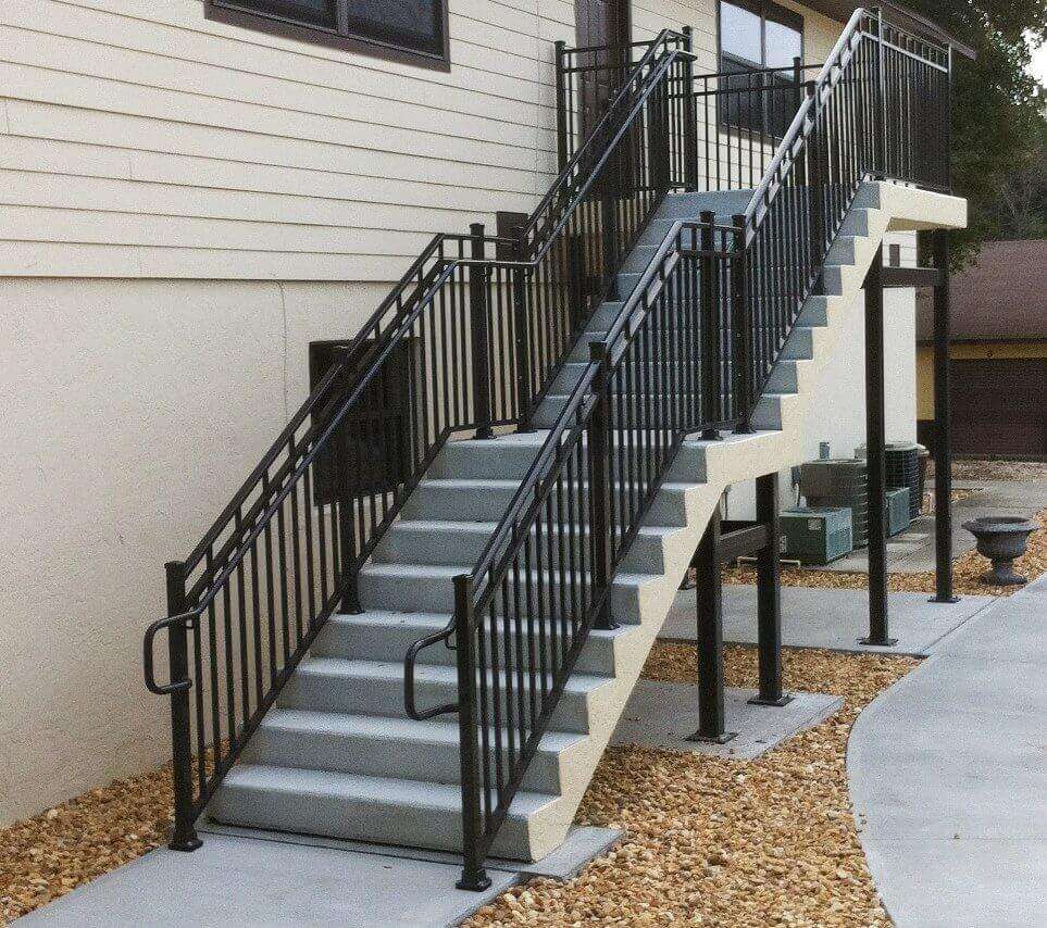 Уличная лестница из бетона